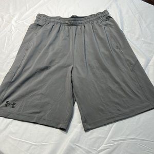 Men’s UA shorts